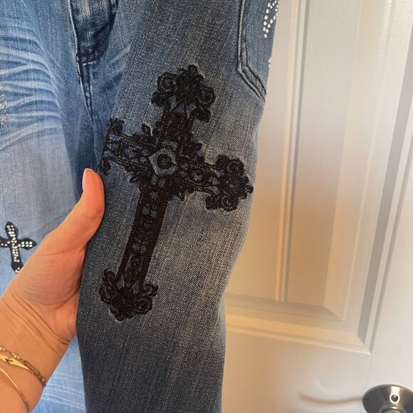 Women's Cowgirl Tuff Co. "Black Cross" Embroidered Denim - W.32 X L.33 - Picture 5 of 9